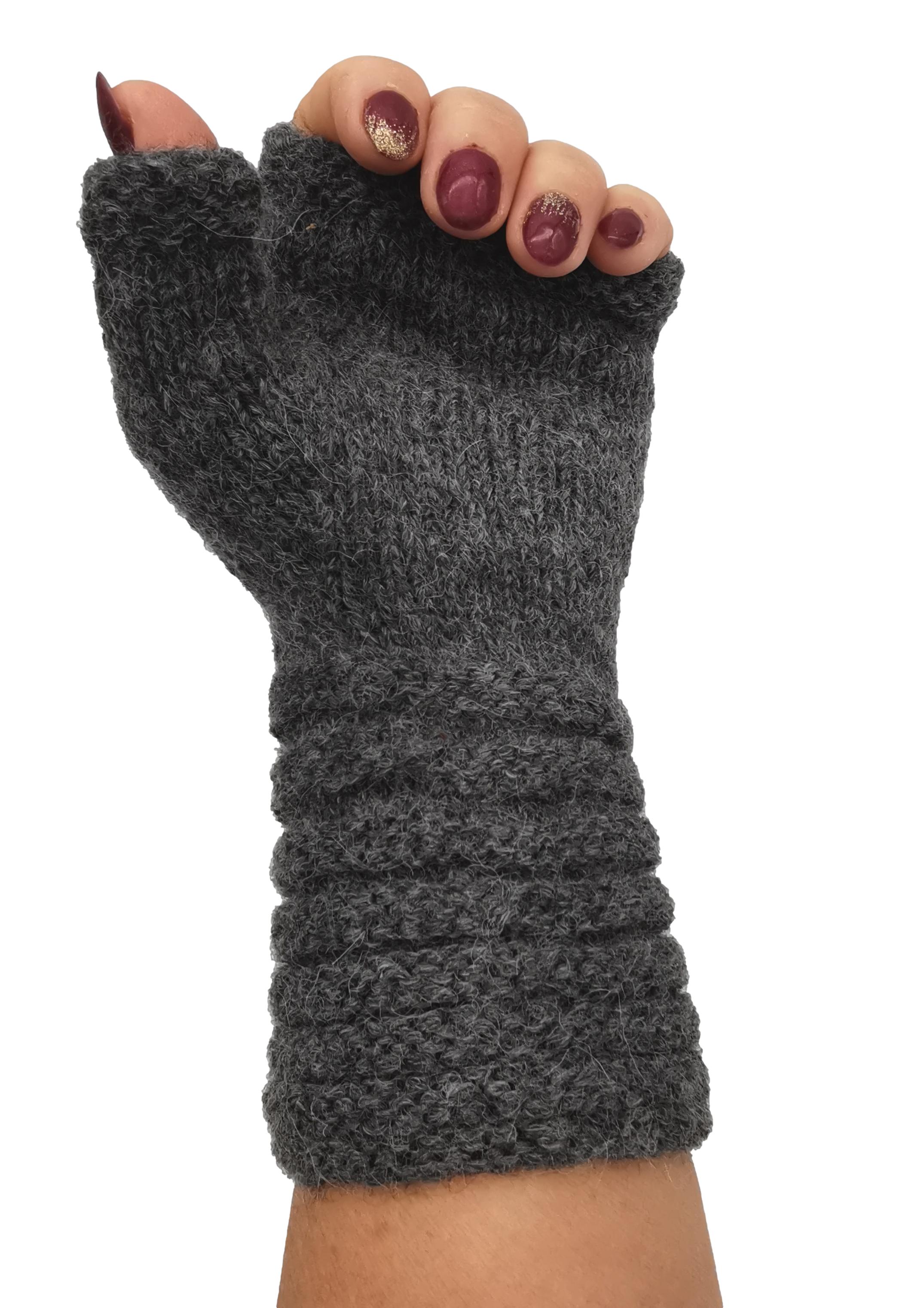 Hochwertige Pulswärmer mit angestrickten Daumen aus Babyalpaka in verschiedenen Farben Hochwertige Pulswärmer mit angestrickten Daumen aus Babyalpaka in verschiedenen Farben