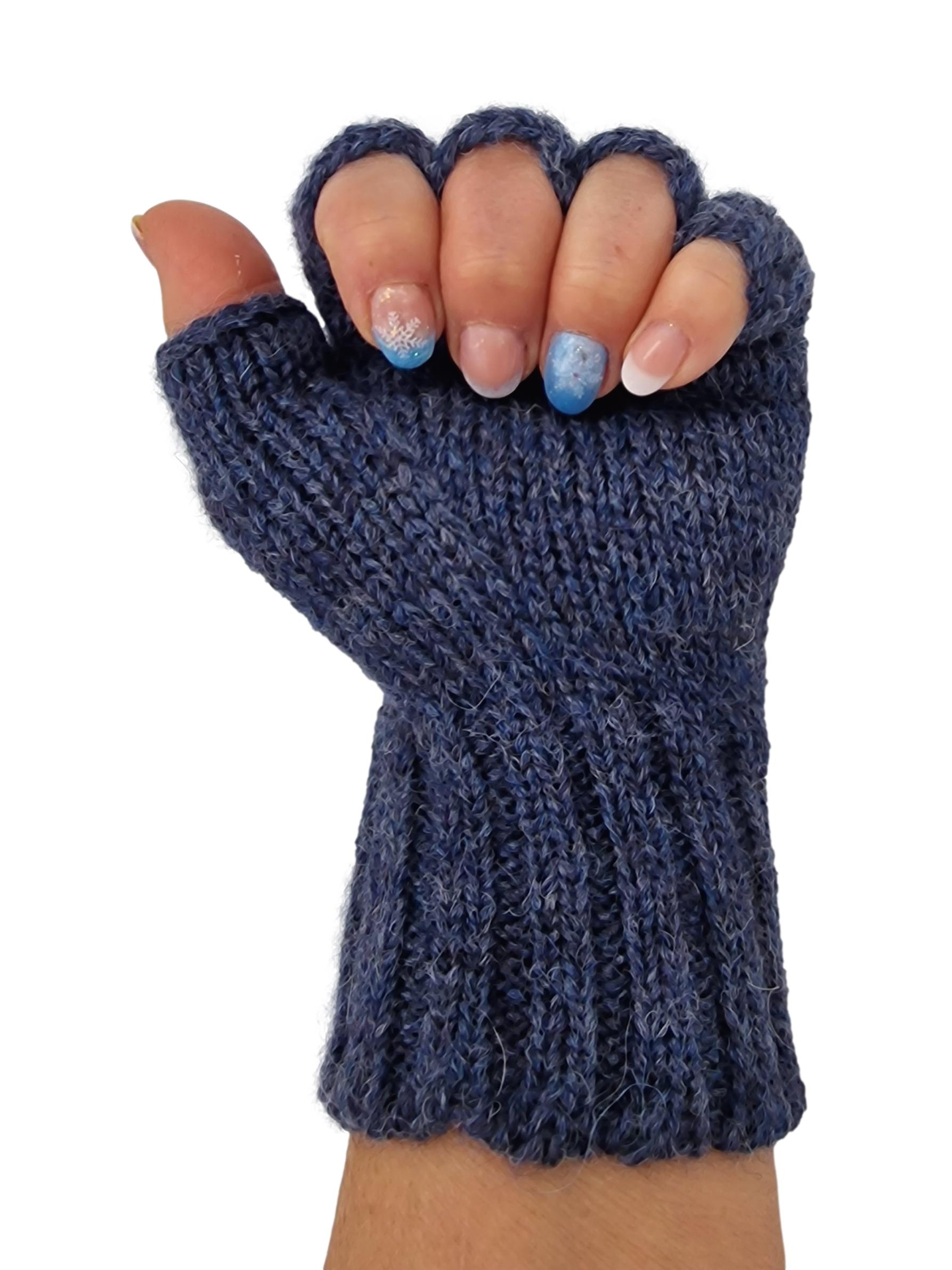 Pulswärmer mit angestrickten Fingern, aus 100% Babyalpaka in verschiedenen Farben| Handmade by Millwa