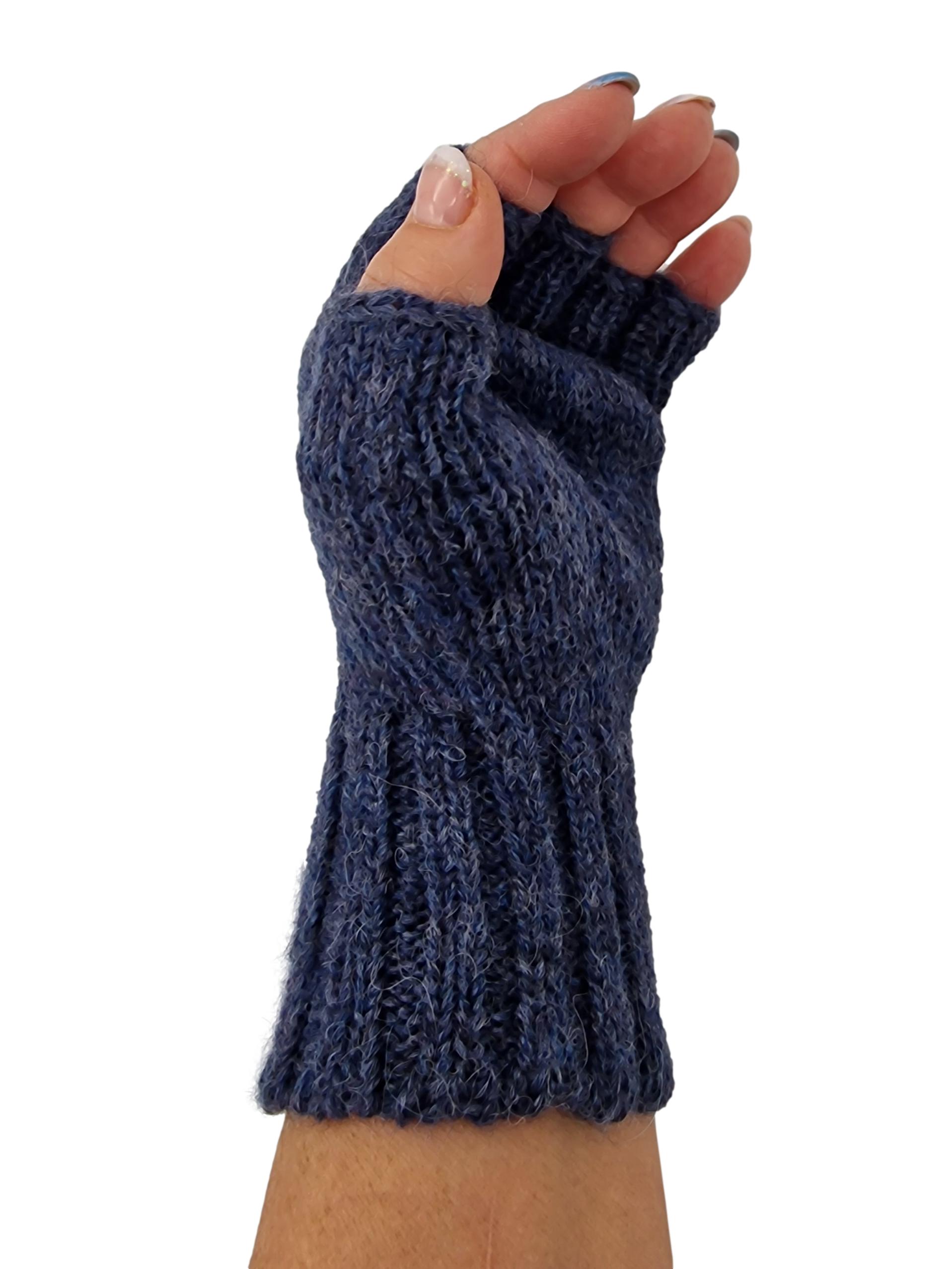 Pulswärmer mit angestrickten Fingern, aus 100% Babyalpaka in verschiedenen Farben| Handmade by Millwa