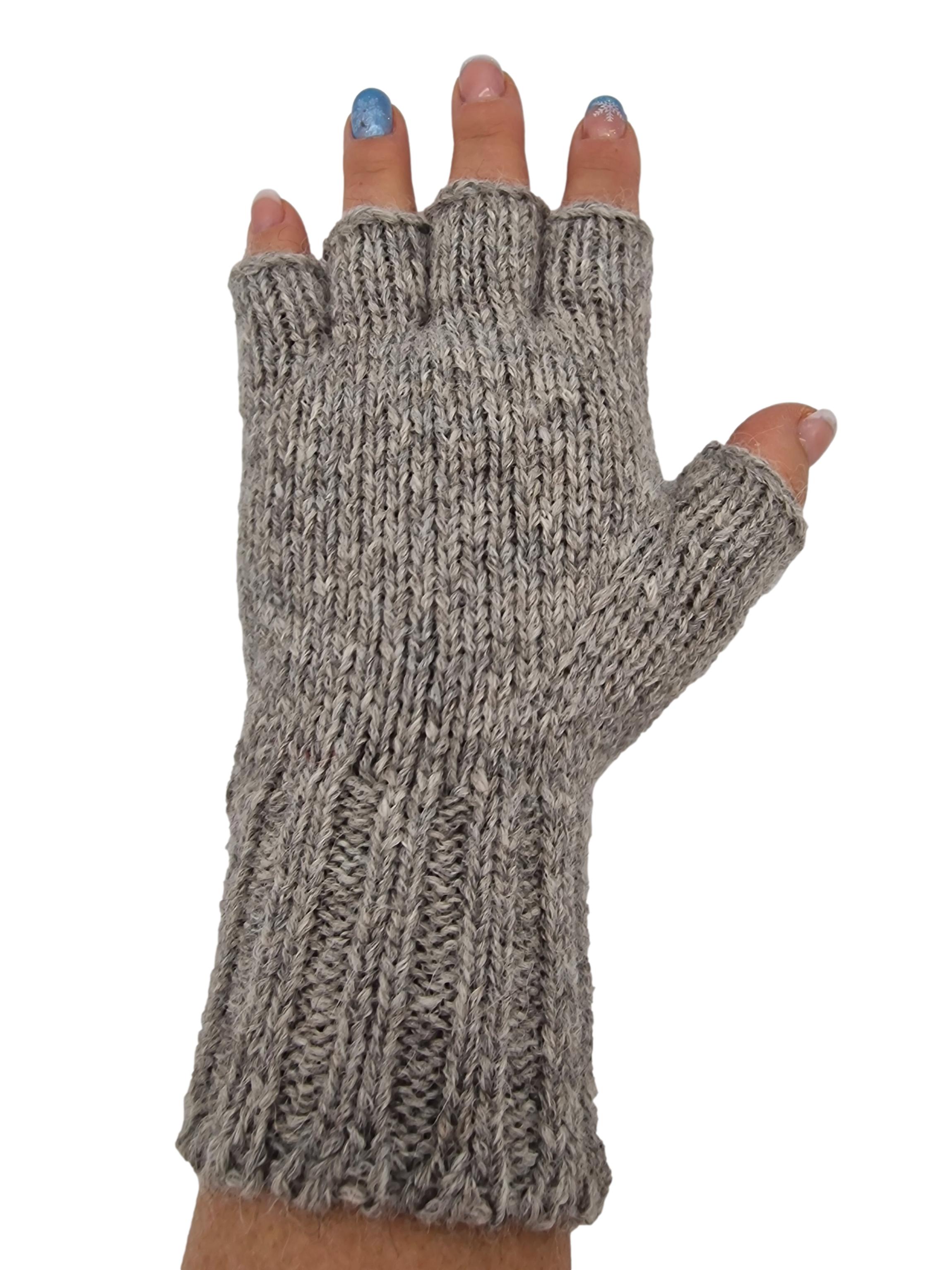 Pulswärmer mit angestrickten Fingern, aus 100% Babyalpaka in verschiedenen Farben| Handmade by Millwa