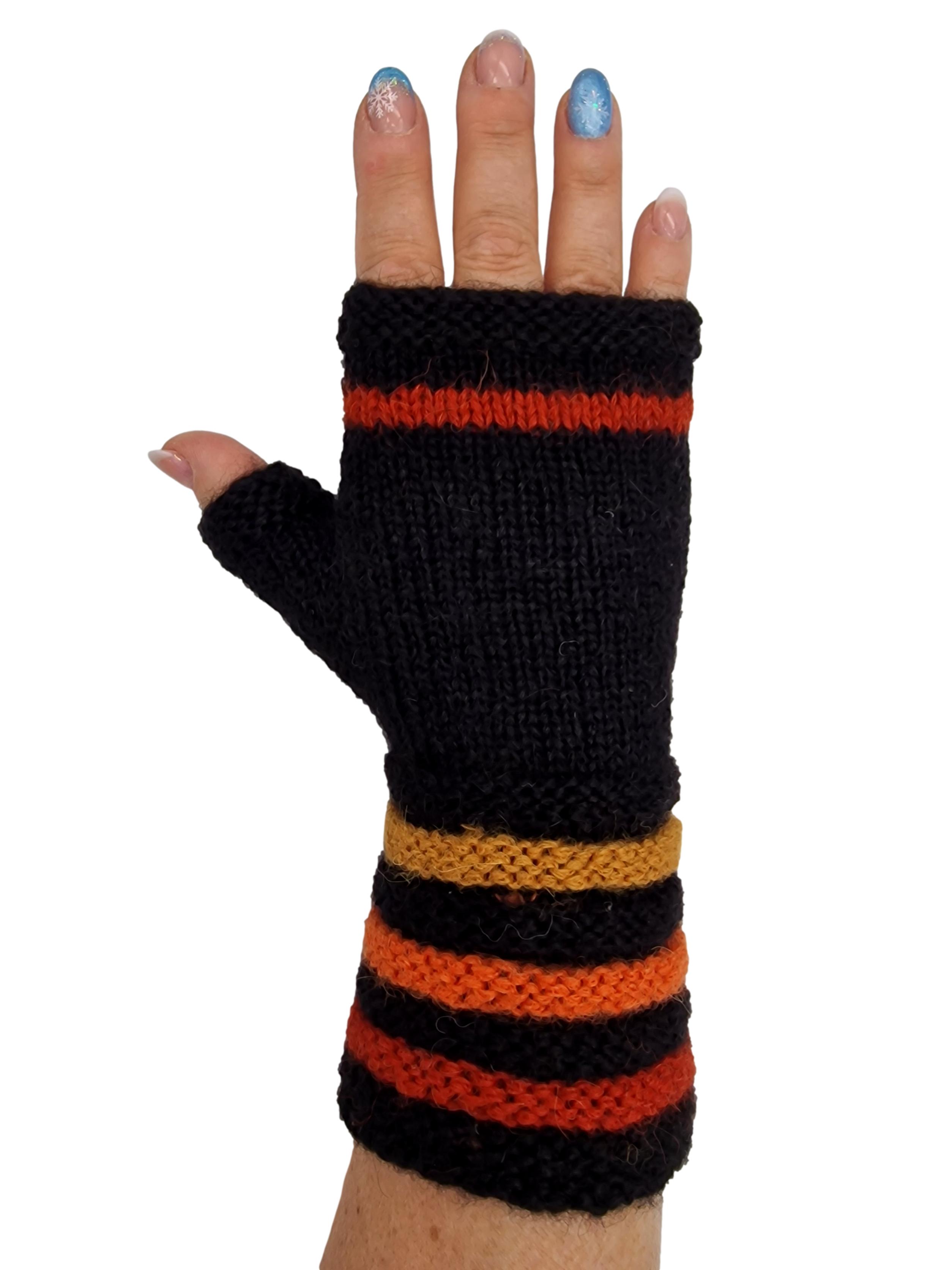 ALPAKASHOP-BAYERN | Pulswärmer mit bunten Blockstreifen aus 100% Babyalpakagarn, in Naturweiß u. Schwarz