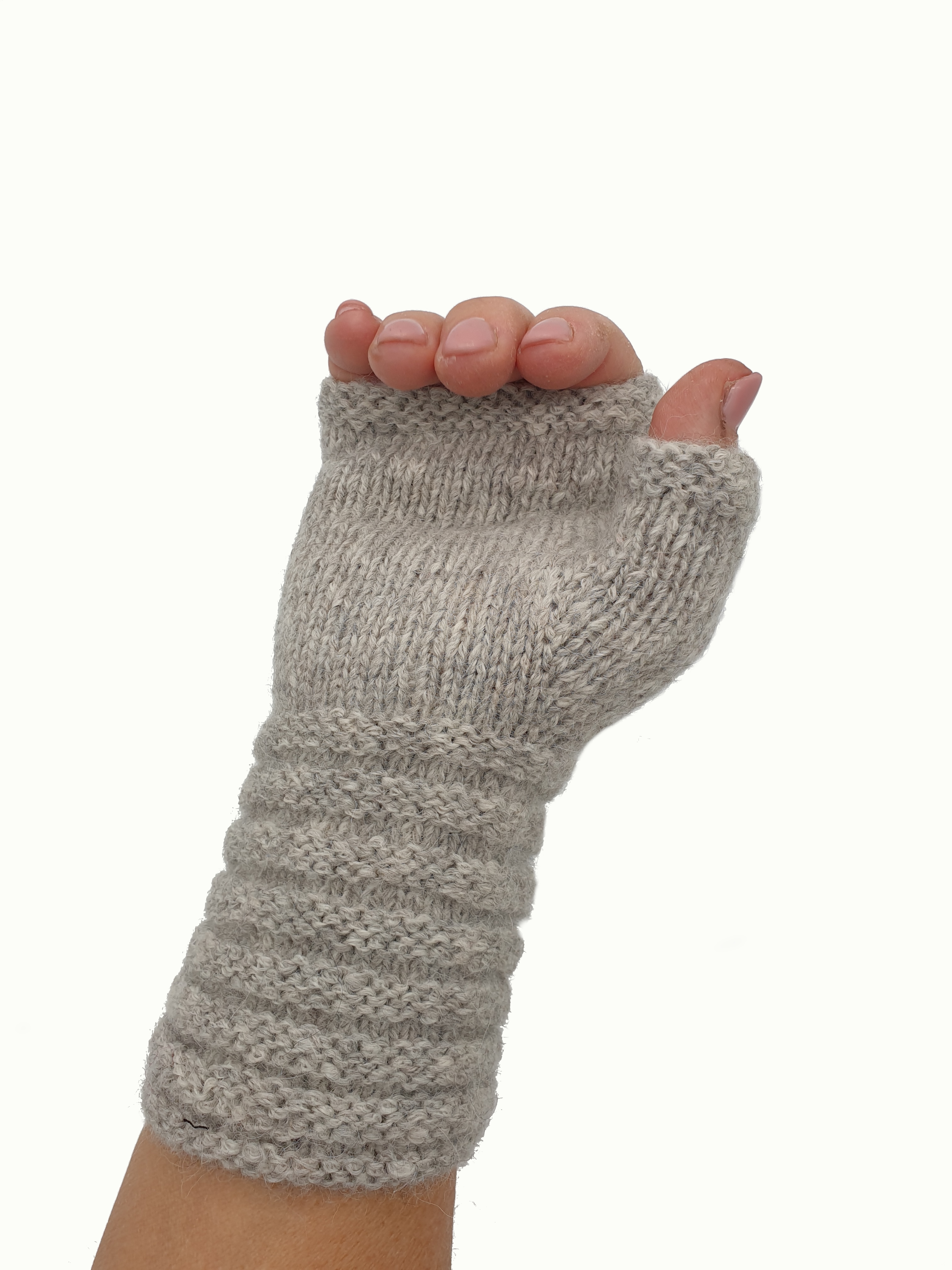Hochwertige Pulswärmer mit angestrickten Daumen aus Babyalpaka in verschiedenen Farben Hochwertige Pulswärmer mit angestrickten Daumen aus Babyalpaka in verschiedenen Farben