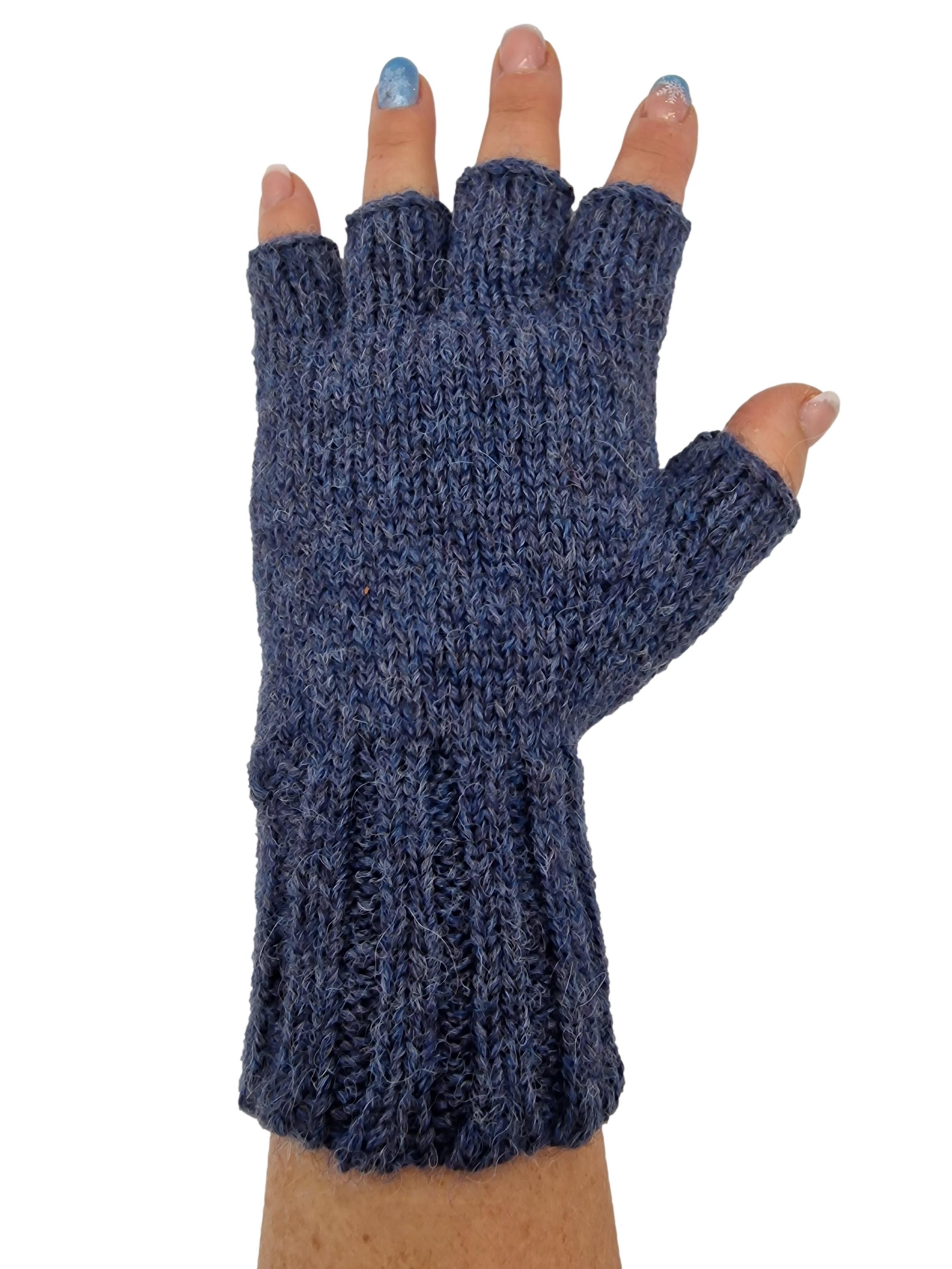 Pulswärmer mit angestrickten Fingern, aus 100% Babyalpaka in verschiedenen Farben| Handmade by Millwa