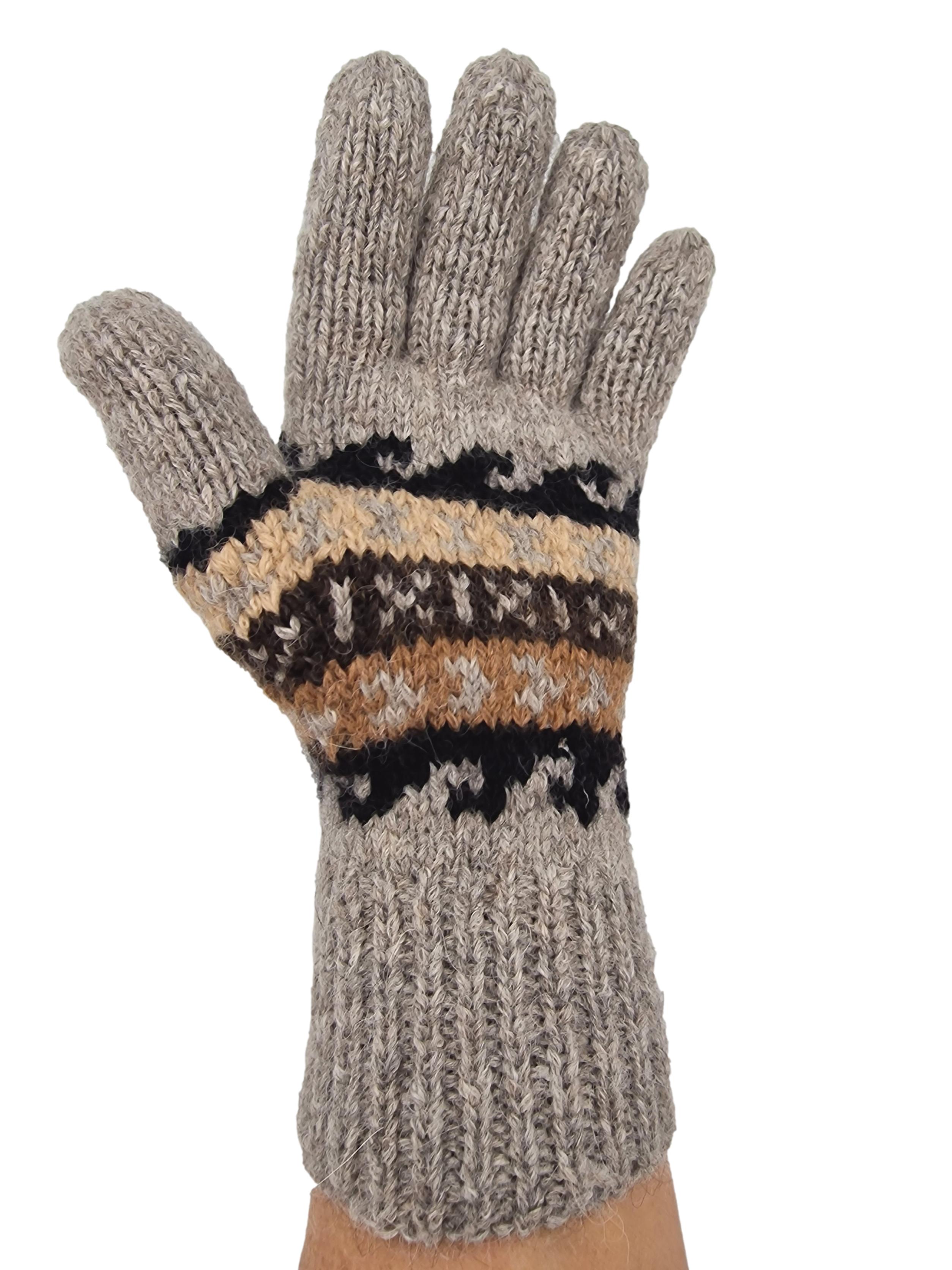 Glatt gestrickte Fingerhandschuhe mit traditionellen Andenmuster. Zeitloses Design, aus 100% feinster Alpakawolle hergestellt.